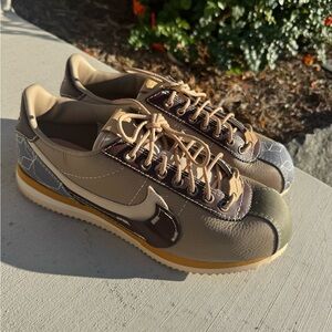 Nike Shashiko Womens 9.5 Size 
Worn Once